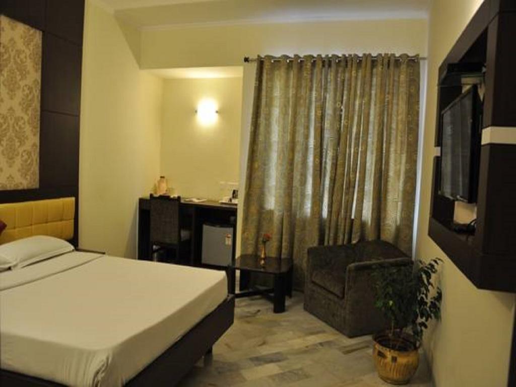Hotel Plaza 3*